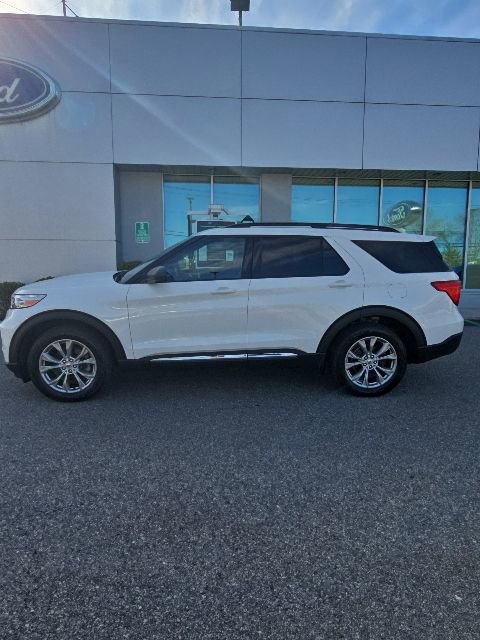 Certified 2023 Ford Explorer XLT w/ Equipment Group 202A AWD/4WD image 2