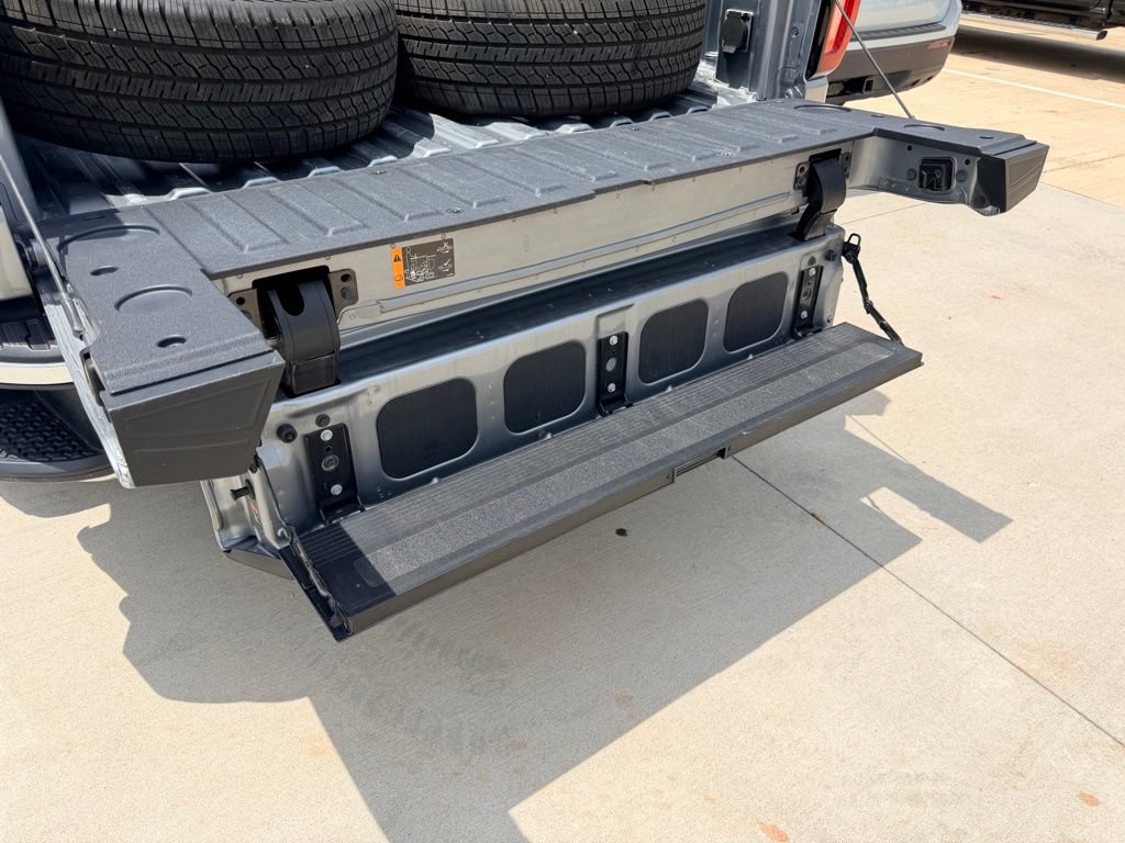 Used 2025 GMC Sierra 1500 SLT AWD/4WD image 14