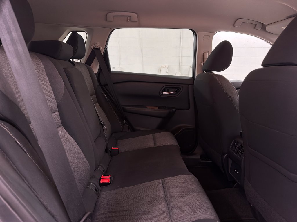 Used 2025 Nissan Rogue SV FWD image 29