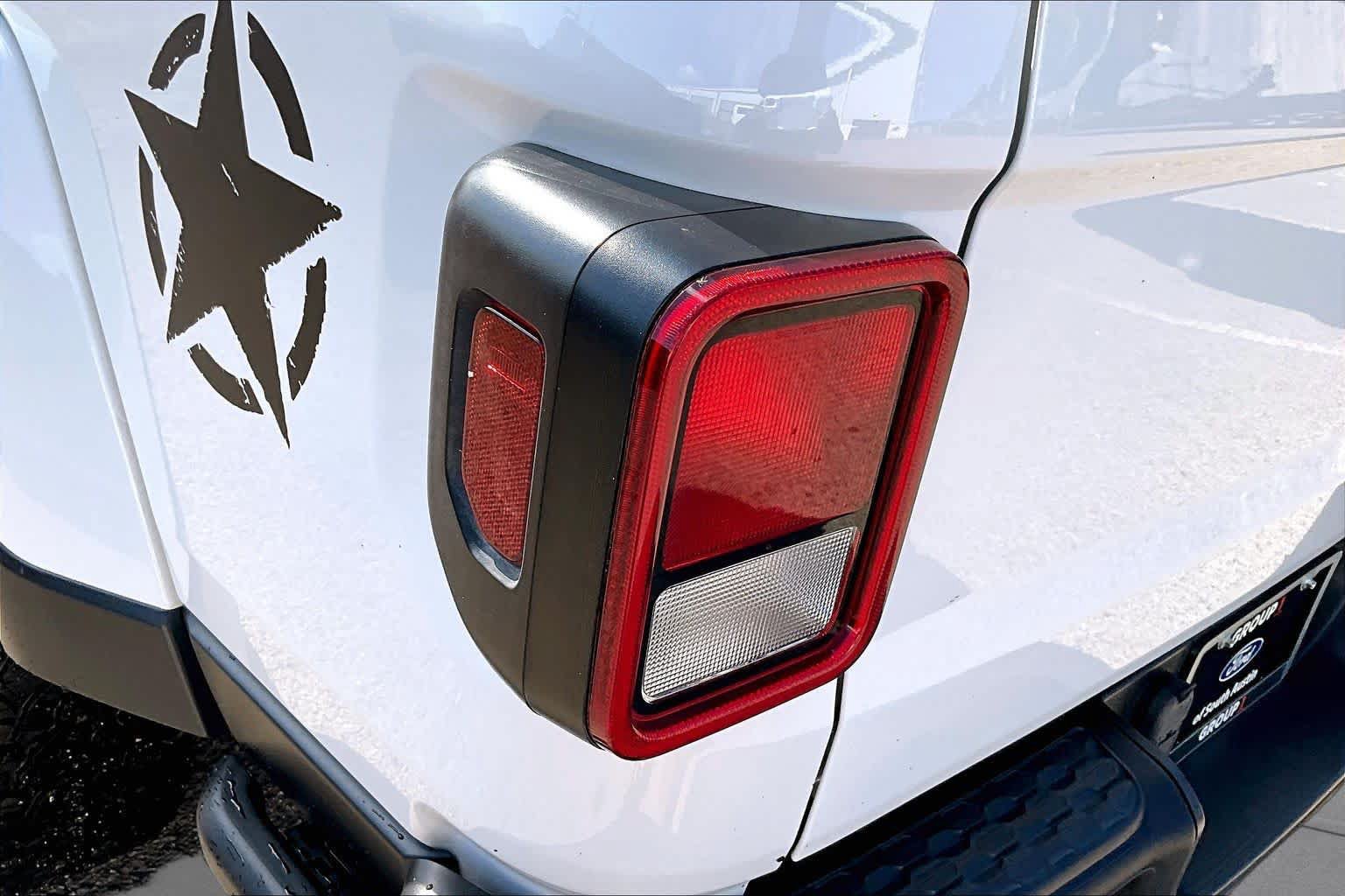 Used 2023 Jeep Gladiator Sport AWD/4WD image 28