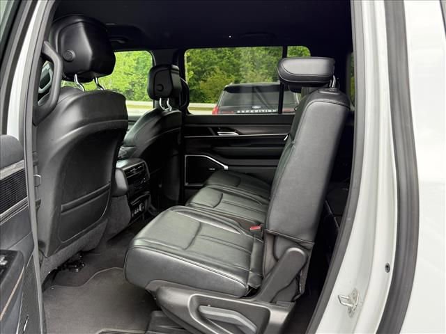 Used 2023 Jeep Wagoneer L Series II AWD/4WD image 13