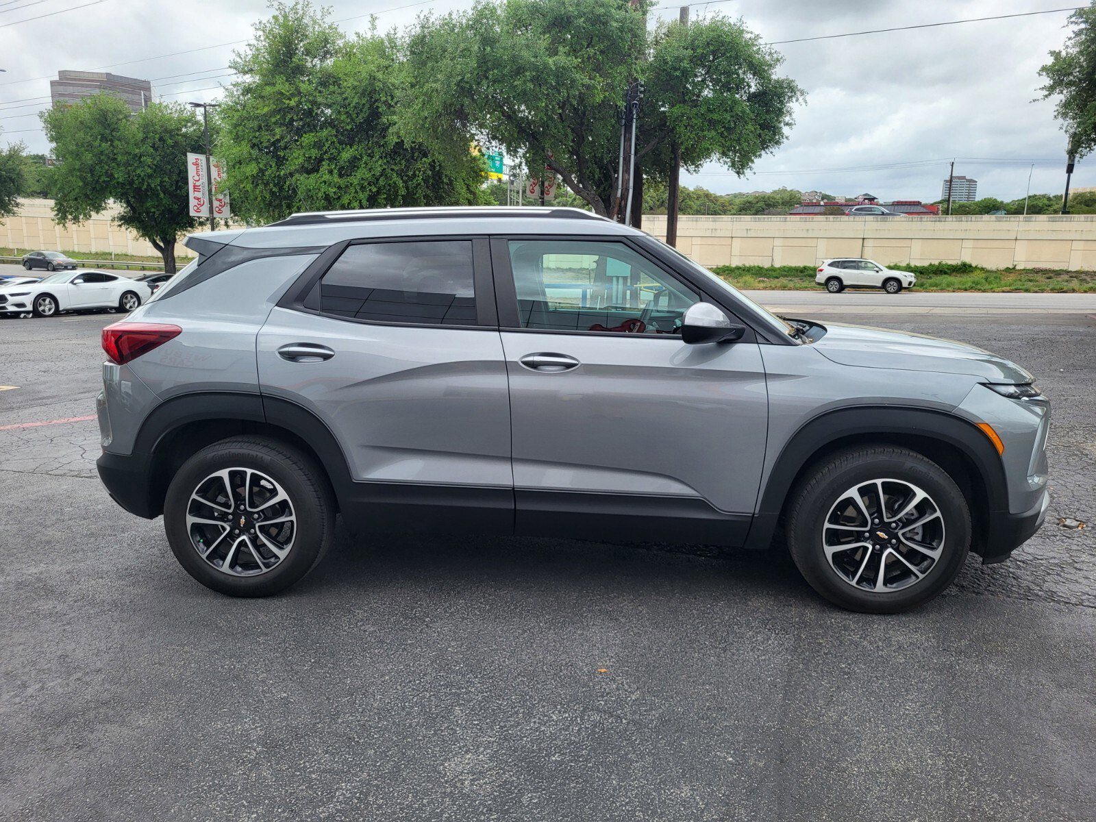 Used 2024 Chevrolet TrailBlazer LT image 2