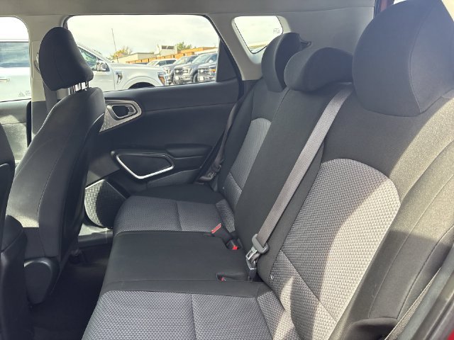Used 2023 Kia Soul LX w/ LX Technology Package FWD image 21
