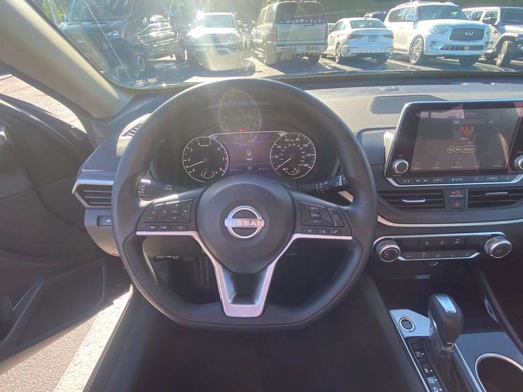 Used 2024 Nissan Altima 2.5 SV FWD image 13