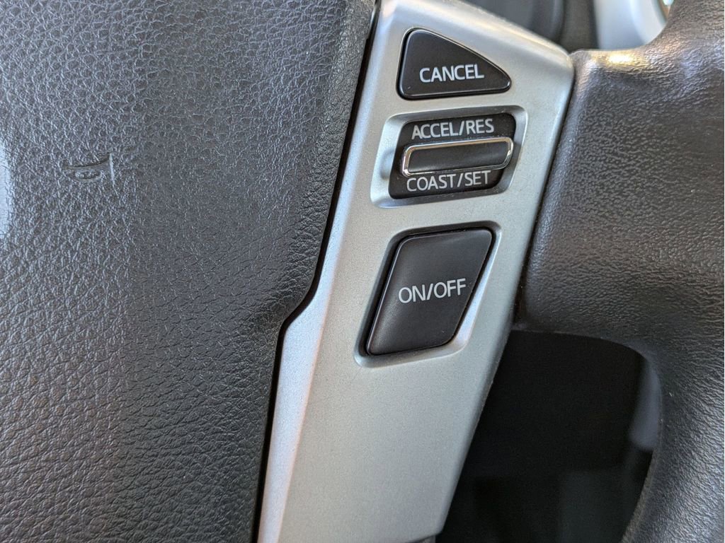 Used 2017 Nissan Titan SV image 17