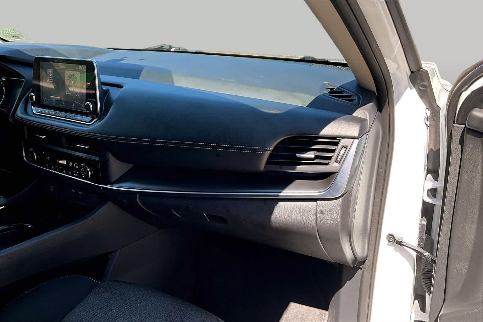 Used 2024 Nissan Rogue SV AWD/4WD image 19