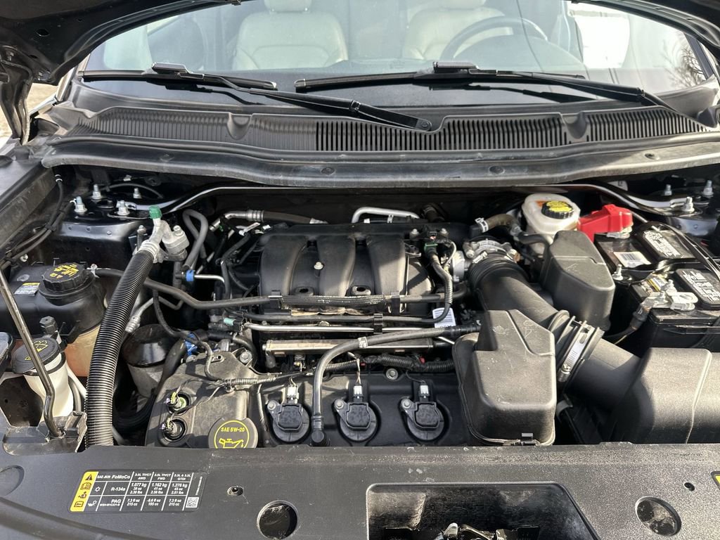 Certified 2018 Ford Explorer XLT w/ Equipment Group 202A image 27