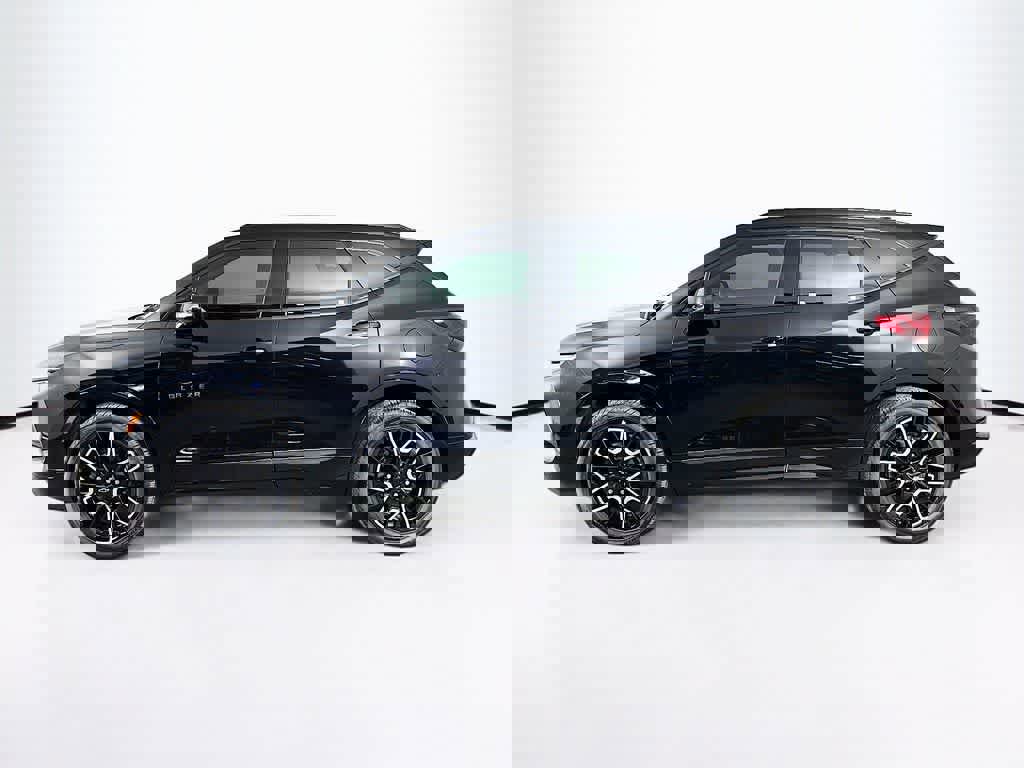 Used 2023 Chevrolet Blazer RS w/ Enhanced Convenience Package image 2