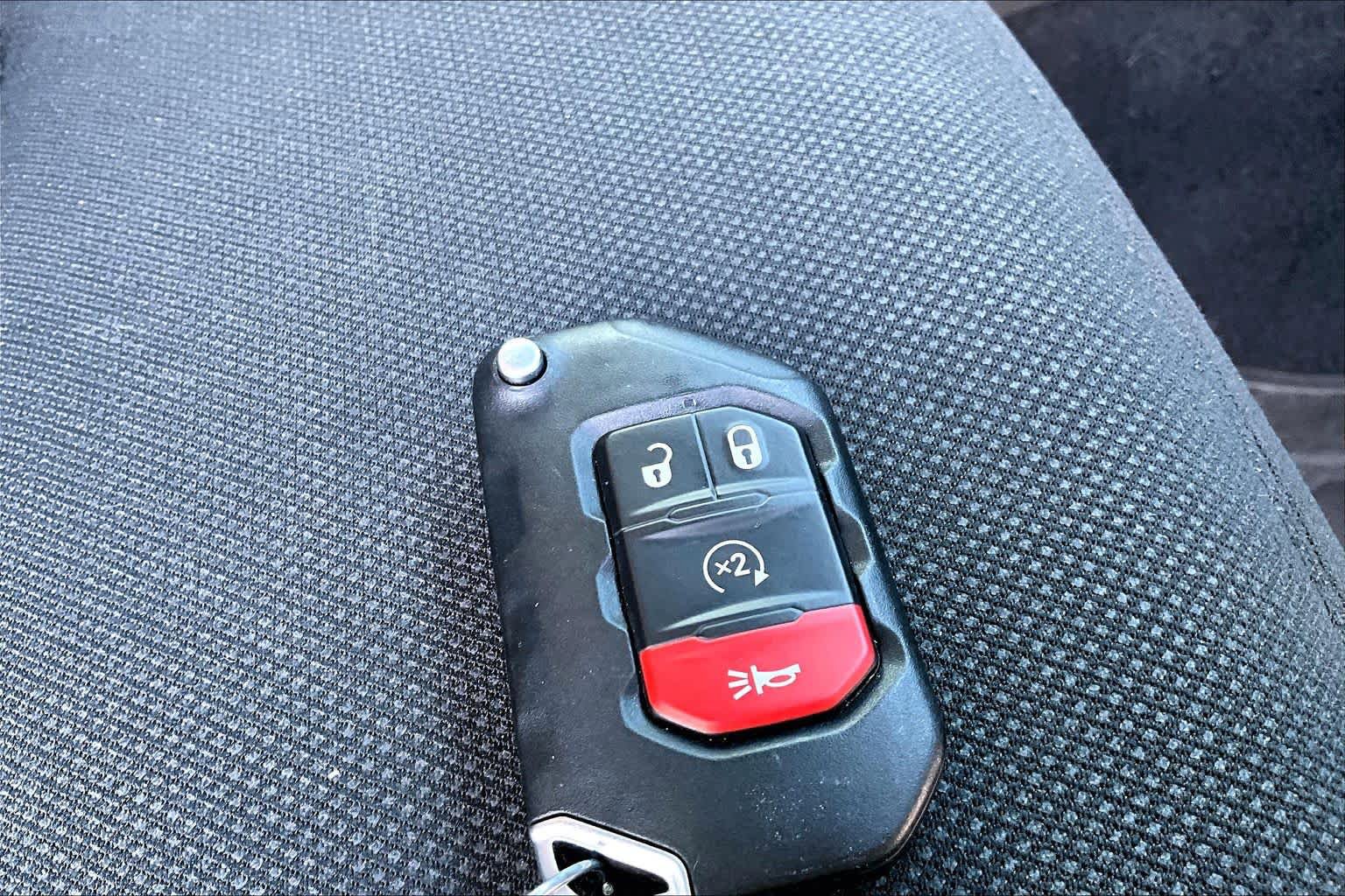 Used 2023 Jeep Gladiator Sport AWD/4WD image 15