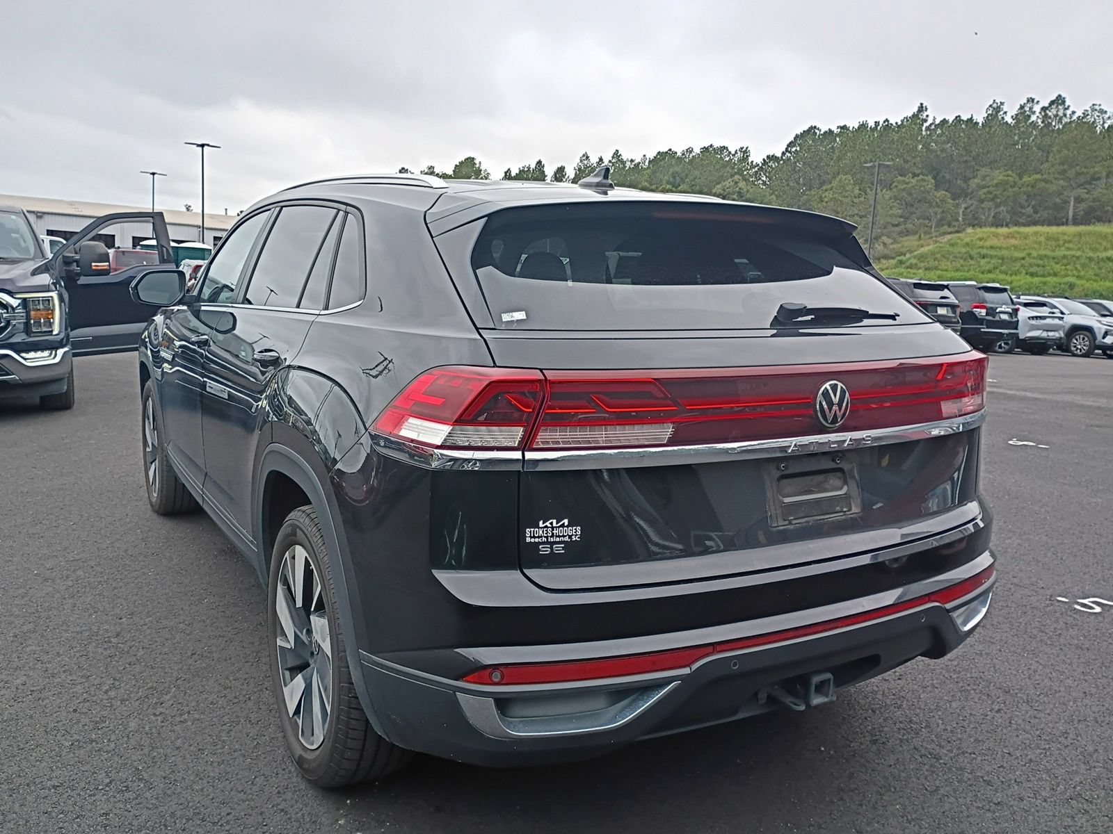 Used 2024 Volkswagen Atlas Cross Sport SE FWD image 7