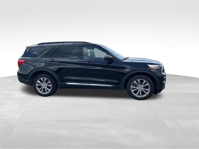 Certified 2023 Ford Explorer XLT w/ Equipment Group 202A AWD/4WD image 7
