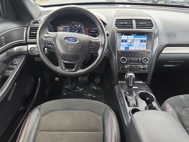 Certified 2019 Ford Explorer XLT w/ Equipment Group 202A FWD image 17