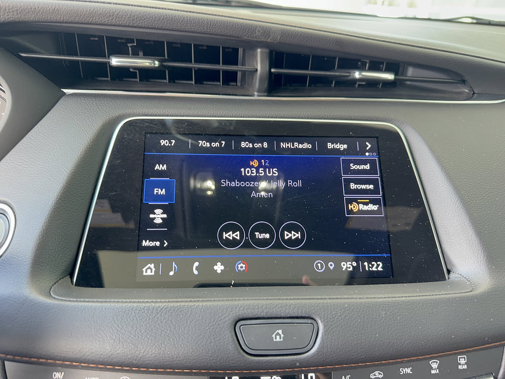 Used 2023 Cadillac XT4 Premium Luxury w/ Technology Package FWD image 17