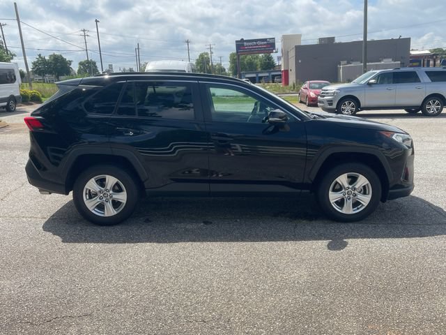 Used 2020 Toyota RAV4 XLE FWD image 4