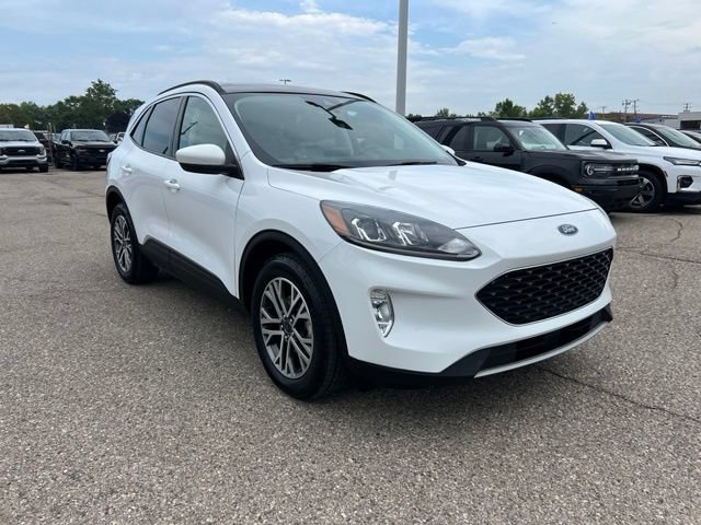 Certified 2022 Ford Escape SEL w/ Technology Package AWD/4WD image 3