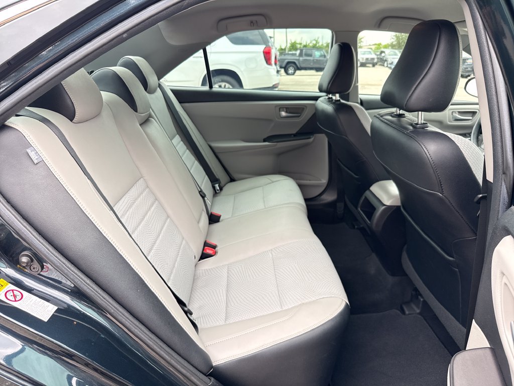 Used 2017 Toyota Camry SE FWD image 21