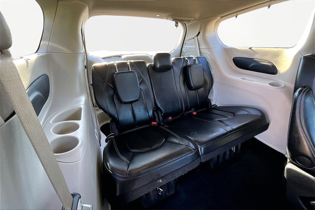 Used 2022 Chrysler Pacifica Touring-L image 28
