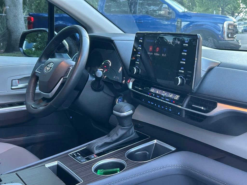 Used 2024 Toyota Sienna XLE image 26