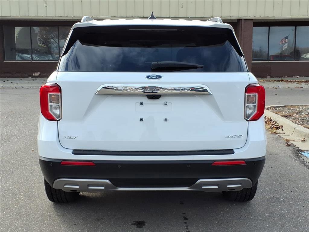 Certified 2021 Ford Explorer XLT w/ Equipment Group 202A image 4