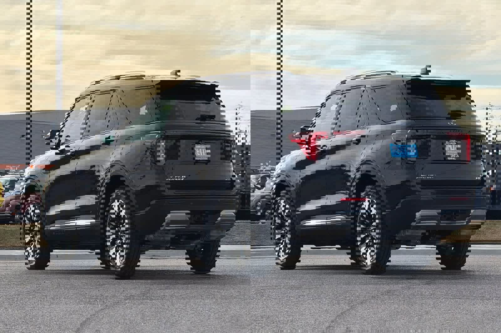 Certified 2025 Ford Explorer Platinum w/ LUX Leather Package image 3