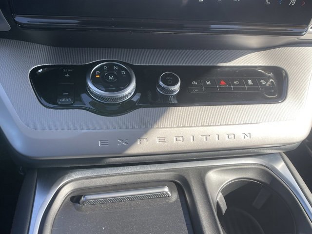 Certified 2025 Ford Expedition Active image 30