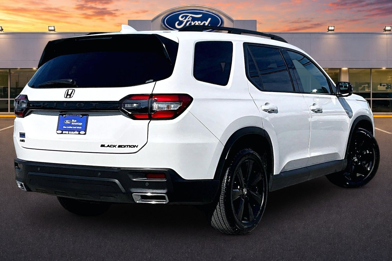 Used 2025 Honda Pilot Black Edition image 13