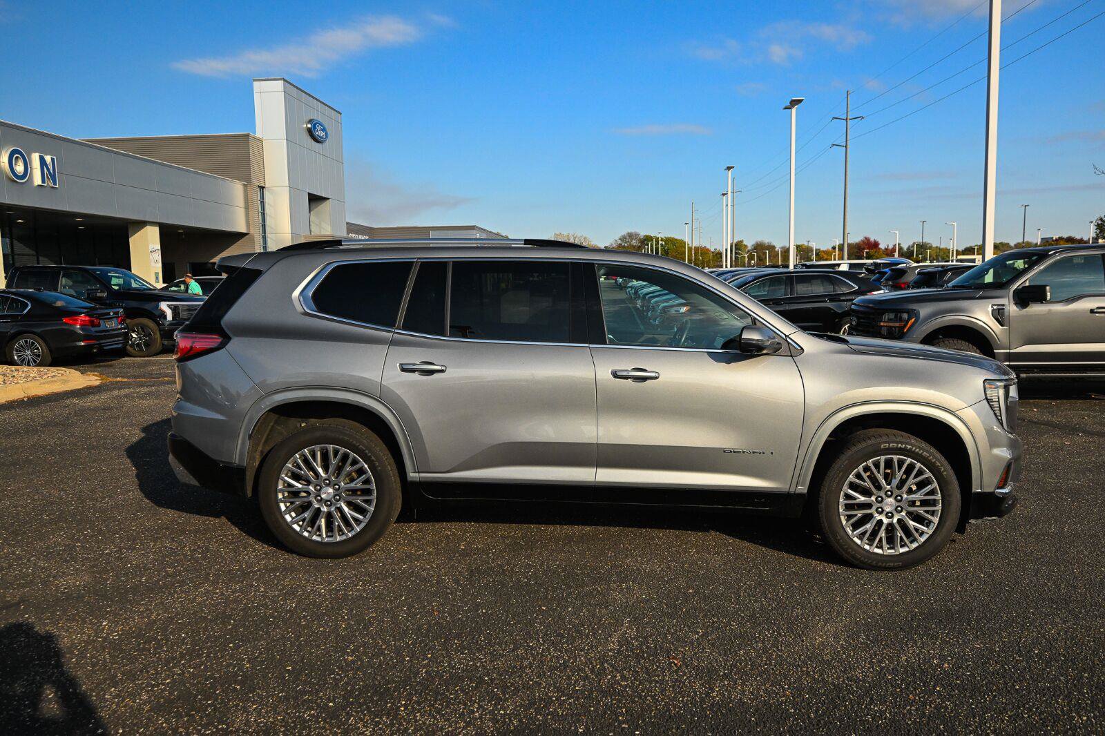 Used 2024 GMC Acadia Denali AWD/4WD image 5