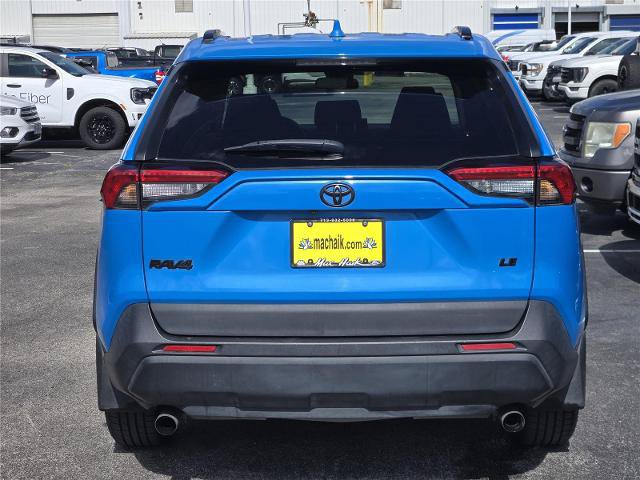 Used 2021 Toyota RAV4 LE FWD image 7