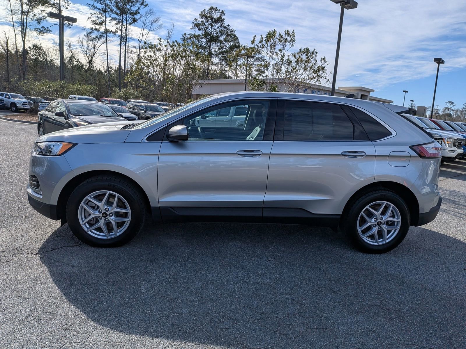 Certified 2024 Ford Edge SEL w/ Convenience Package image 2