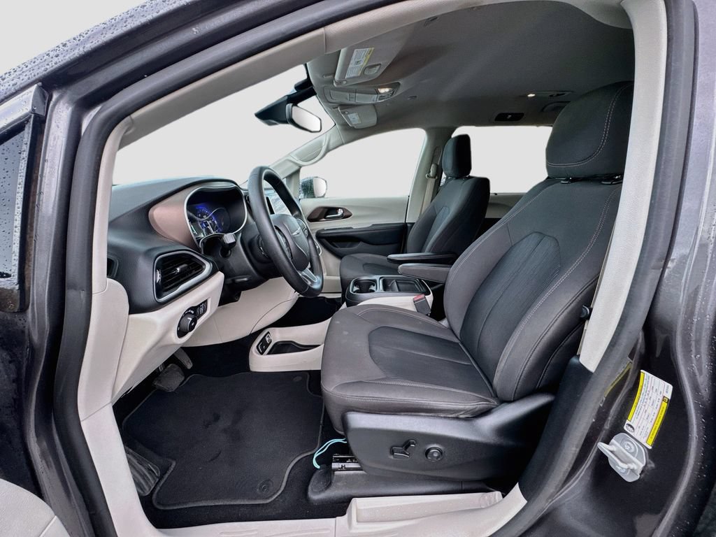 Used 2019 Chrysler Pacifica Touring Plus w/ Advanced Safetytec Group FWD image 20