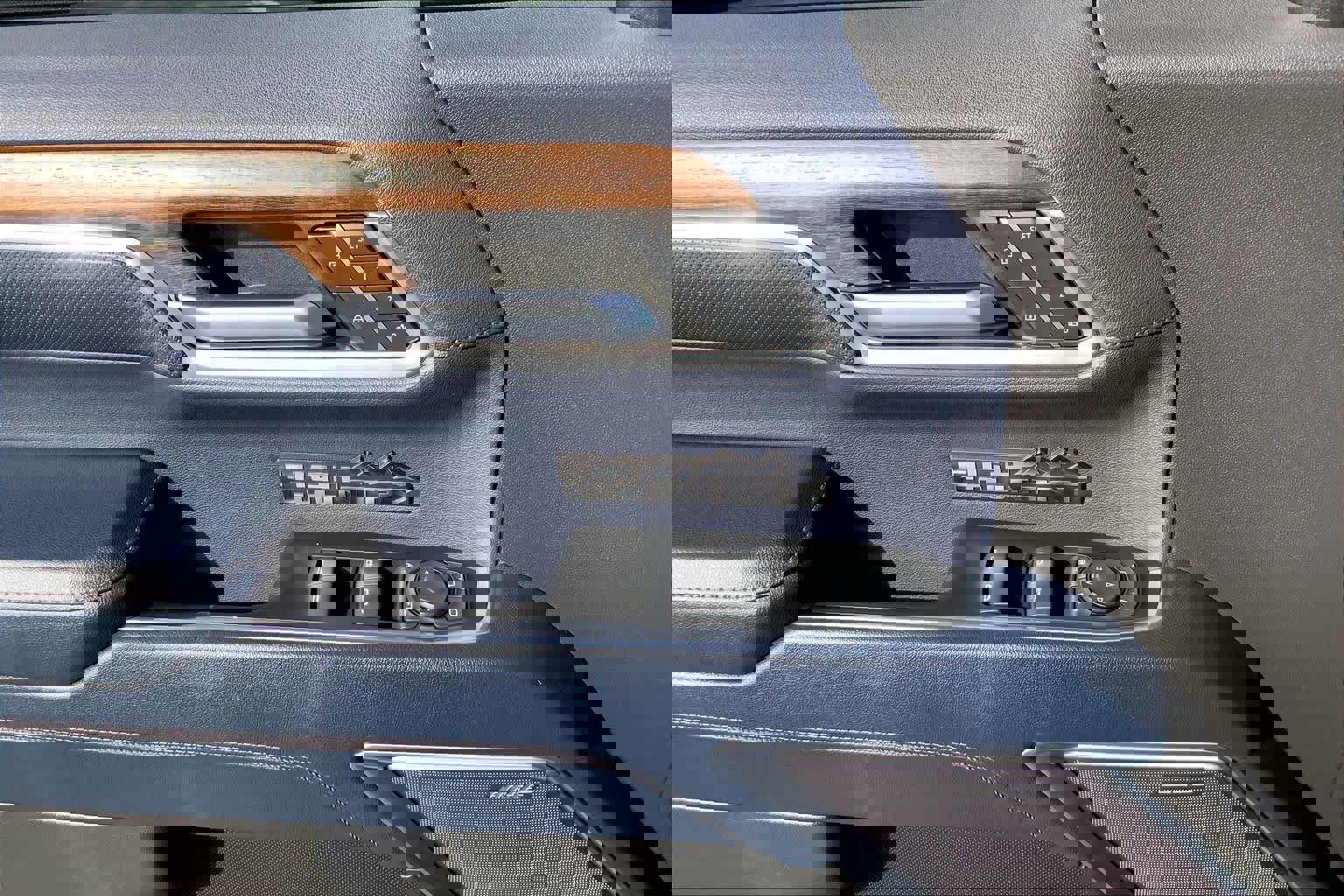 Used 2023 Chevrolet Silverado 1500 High Country w/ Technology Package image 32