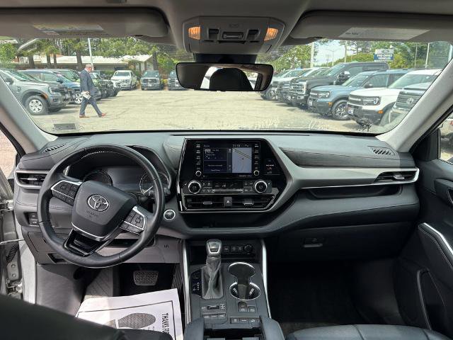 Used 2020 Toyota Highlander XLE AWD/4WD image 12