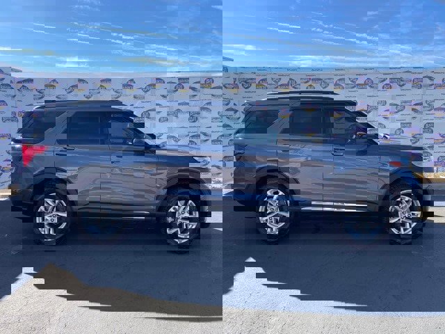 Certified 2021 Ford Explorer XLT image 2