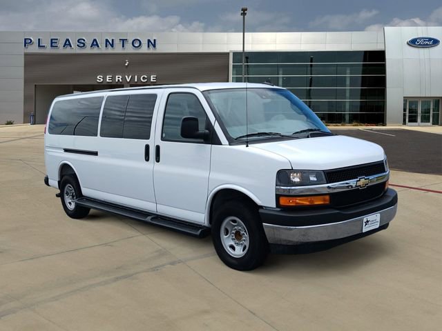 Used 2025 Chevrolet Express 3500 LT w/ LT Preferred Equipment Group RWD image 7