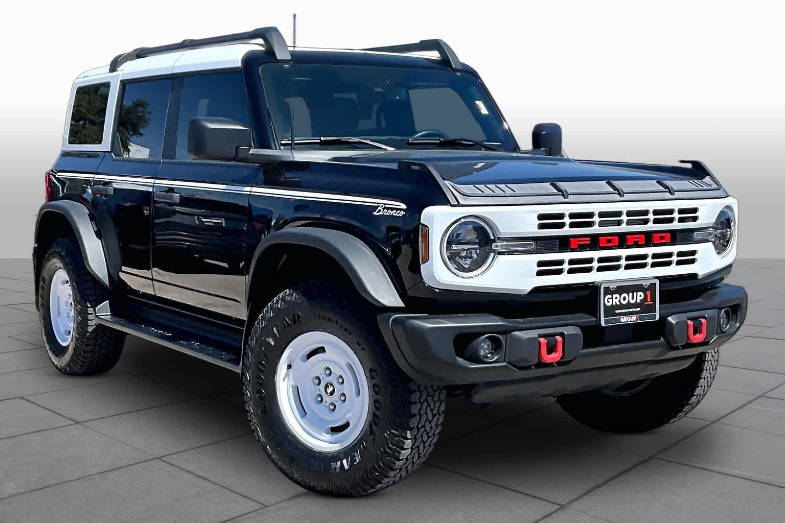 Certified 2025 Ford Bronco Heritage Edition AWD/4WD image 3