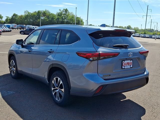 Used 2023 Toyota Highlander XLE FWD image 4