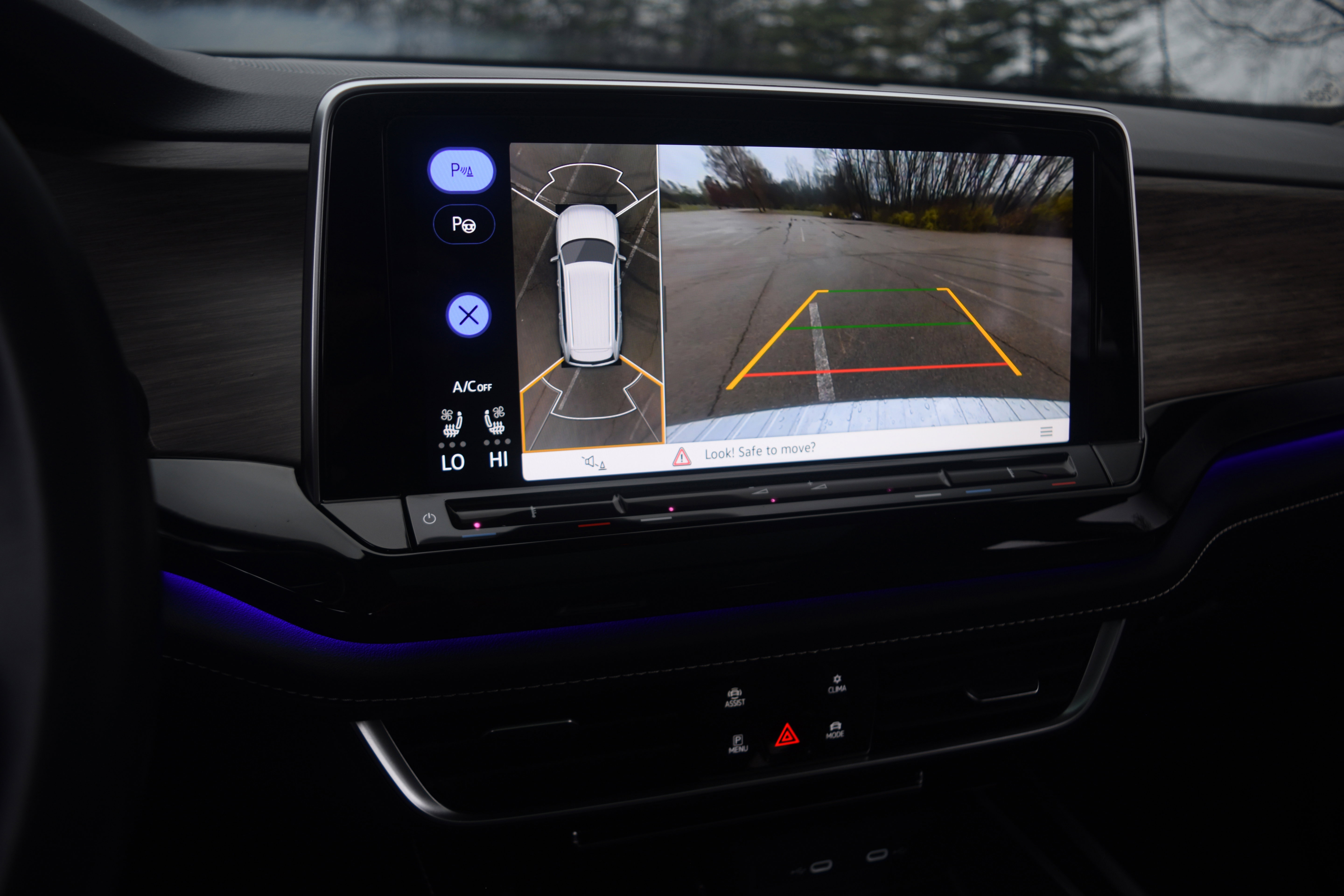 Used 2024 Volkswagen Atlas SEL Premium R-Line image 11