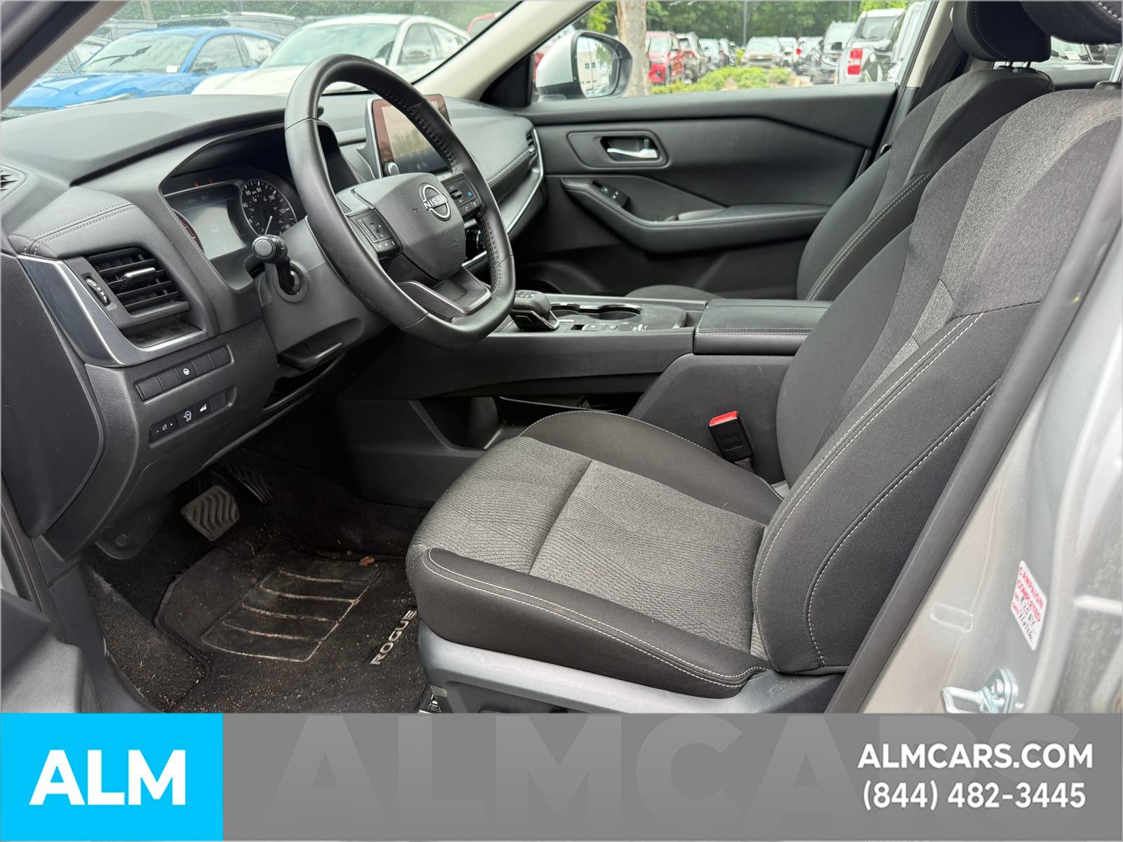Used 2025 Nissan Rogue SV FWD image 10