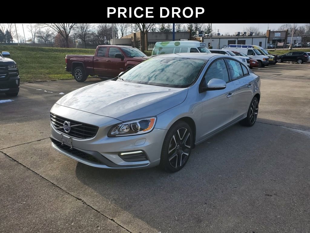 Used 2017 Volvo S60 T5 Dynamic image 2