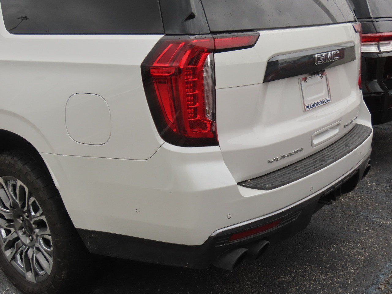 Used 2023 GMC Yukon XL Denali Ultimate w/ LPO, Floor Liner Package AWD/4WD image 11