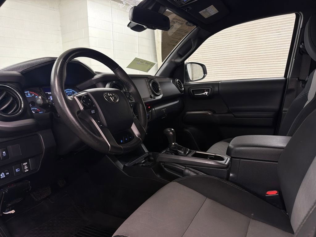 Used 2022 Toyota Tacoma TRD Off-Road w/ Technology Package image 11