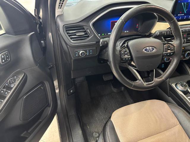 Certified 2022 Ford Escape Titanium w/ Titanium Elite Package AWD/4WD image 9