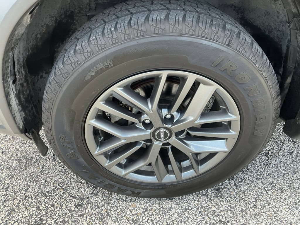 Used 2023 Nissan Rogue S AWD/4WD image 18