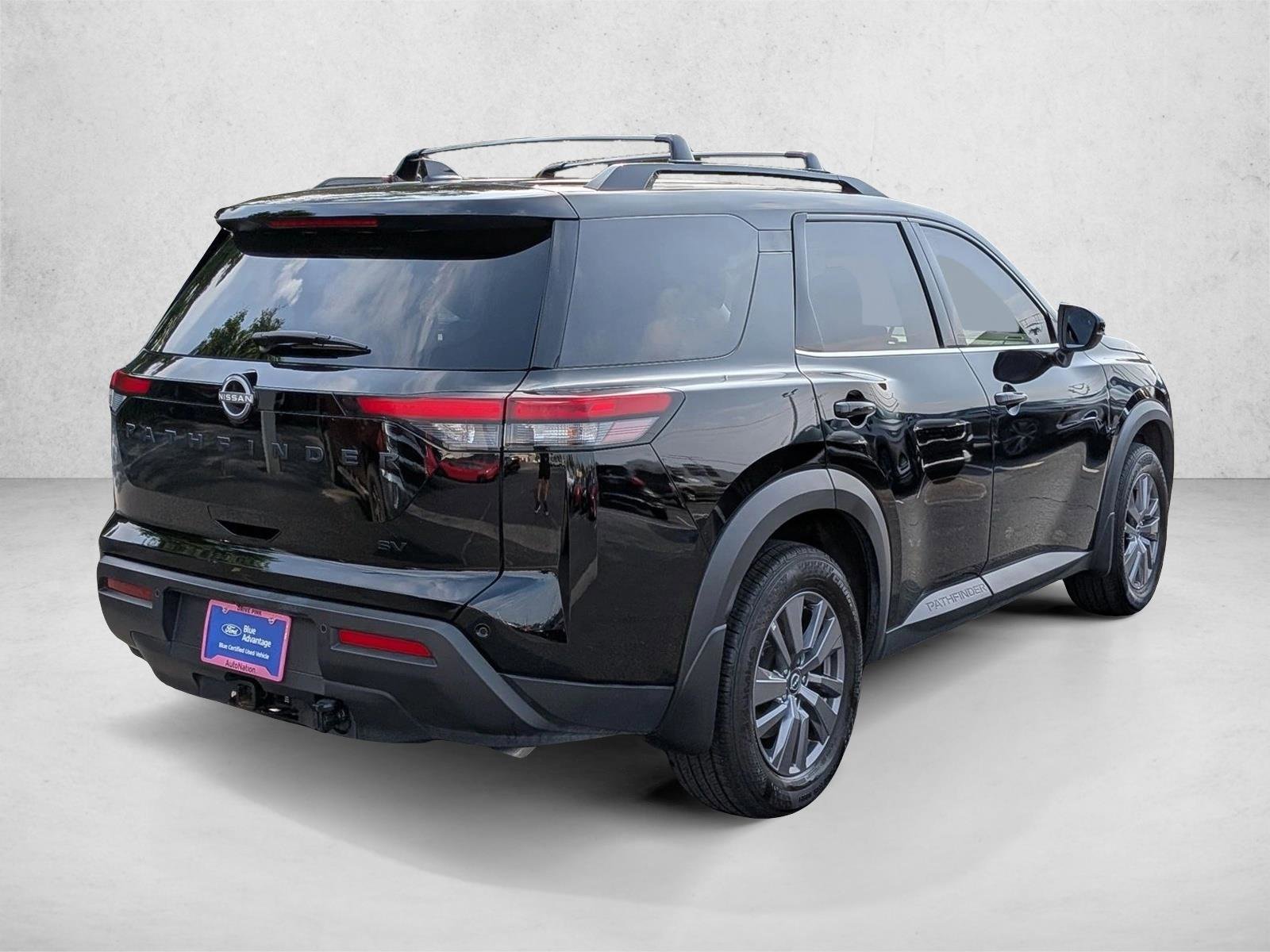 Used 2024 Nissan Pathfinder SV w/ SV Premium Package FWD image 5