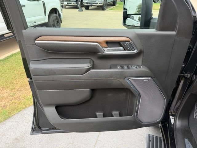 Used 2024 Chevrolet Silverado 2500 High Country w/ High Country Premium Package AWD/4WD image 9
