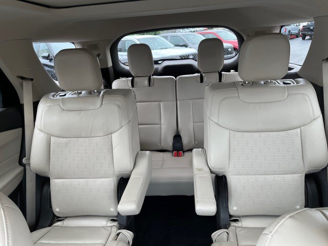 Certified 2024 Ford Explorer Platinum w/ Technology Package AWD/4WD image 33