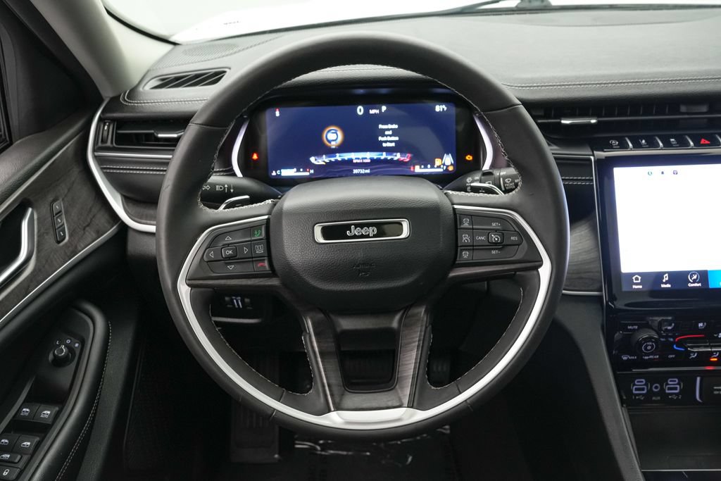 Used 2023 Jeep Grand Cherokee Limited w/ Luxury Tech Group II AWD/4WD image 13