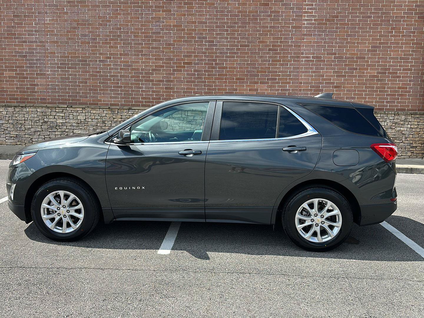 Used 2021 Chevrolet Equinox LT FWD image 2