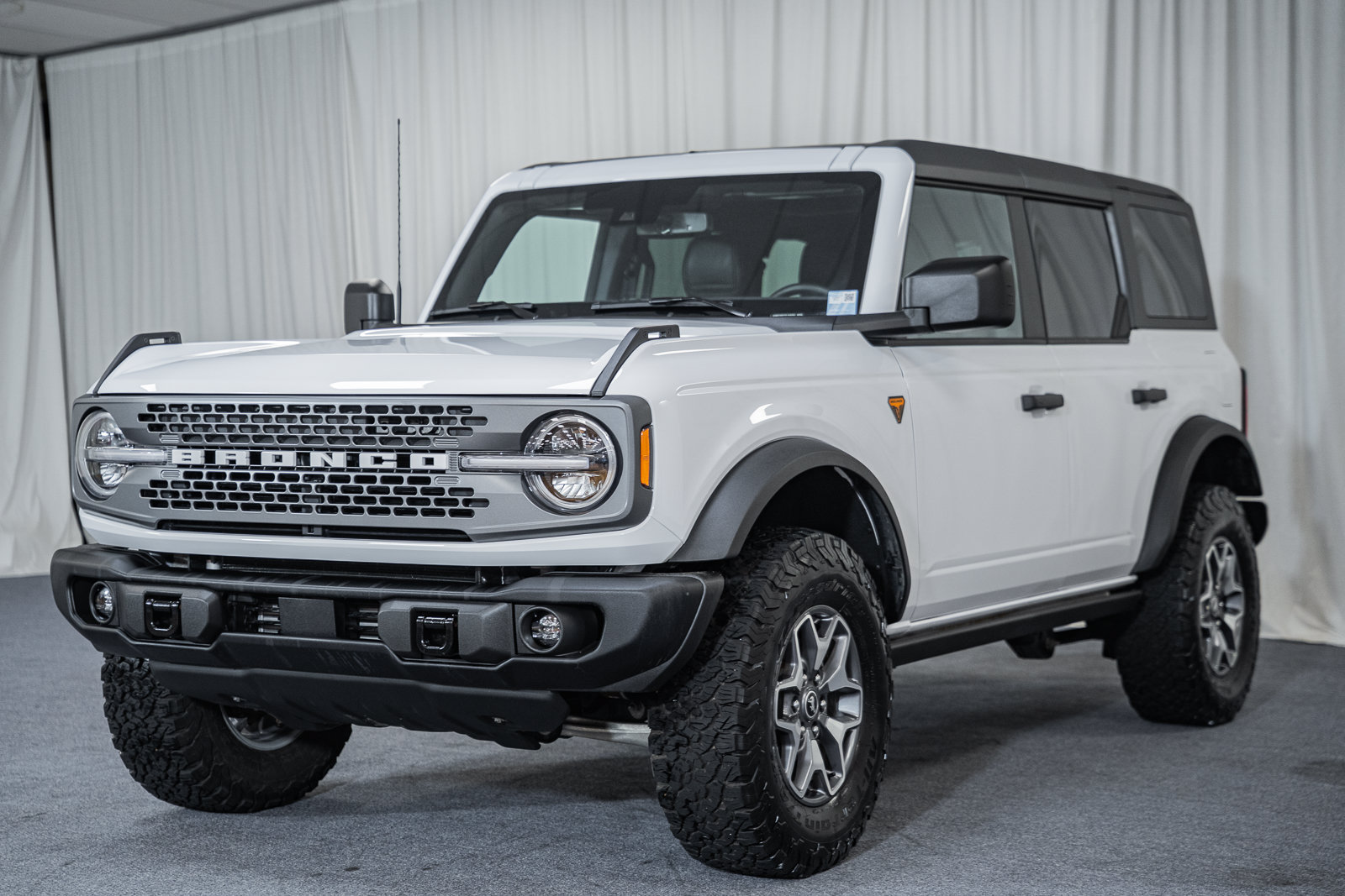 Certified 2025 Ford Bronco Badlands AWD/4WD image 2