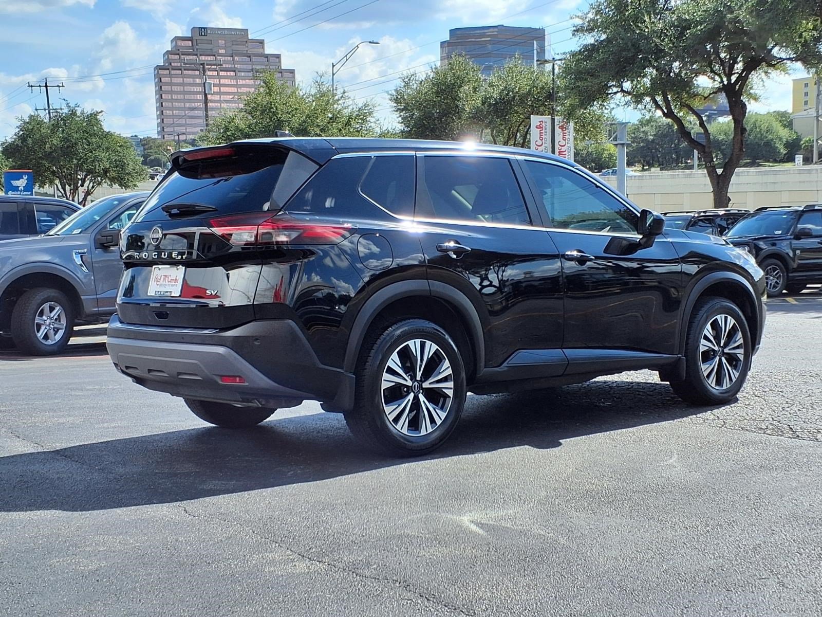 Used 2023 Nissan Rogue SV FWD image 6